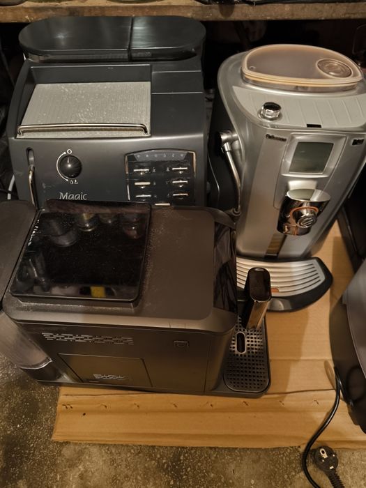 5 aparate de cafea funcționează cu cafea boabe spumează și laptele fac capucino