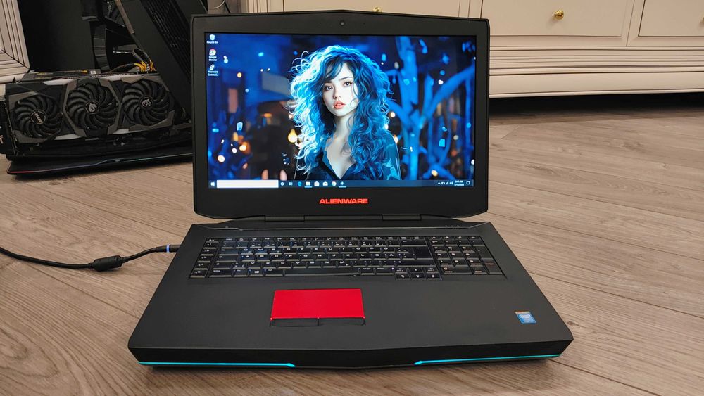 Laptop gaming ALIENWARE, model rar ,intel core i7 , doua placi video, display mare de 18,4 inch