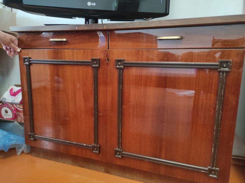 Продам советские сервант и комод