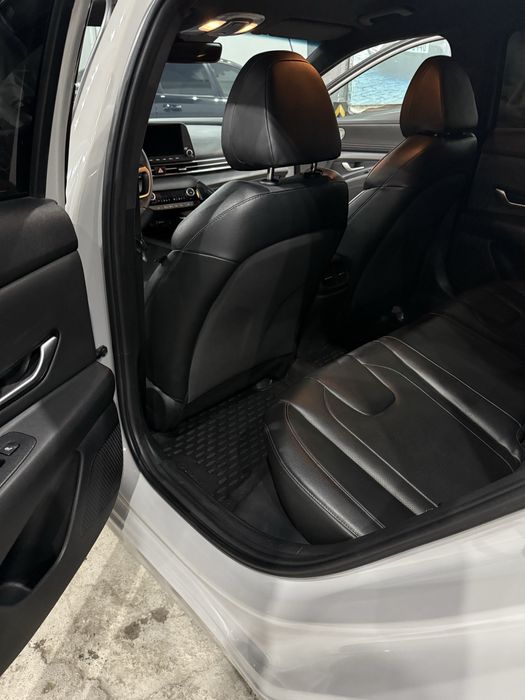 Hyundai Elantra 2.0 предпоследняя позиция