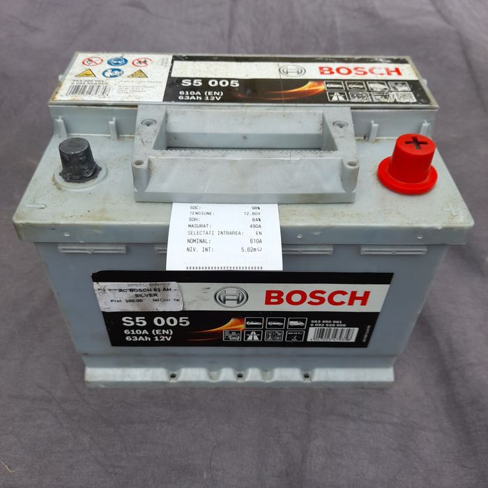 ACUMULATOR = (baterie) auto / moto .