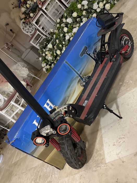 Vand trotineta electrica JRH , este impecabila