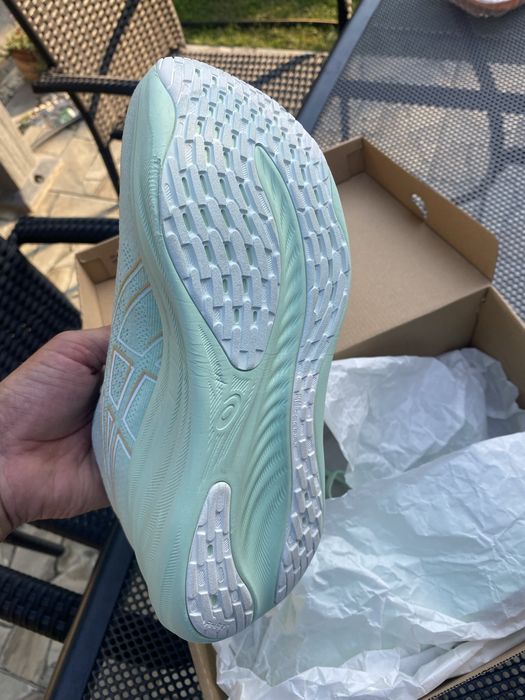 маратонки Asics номера 37,5 и 38см ,стелки 23,5см и 24см,като нови