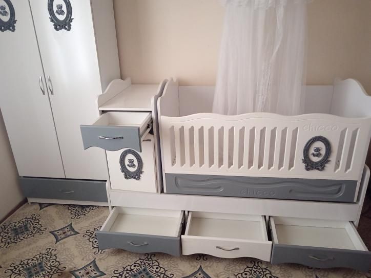 Bolalar uchun yotoqxona mebeli shkaf va krovat