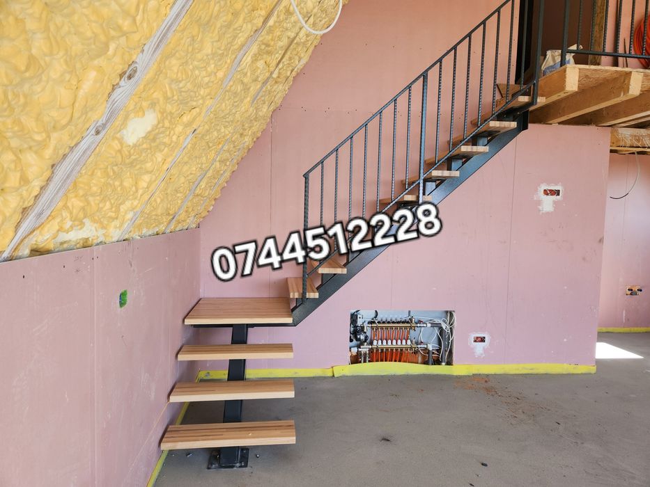 Scari metalice cu trepte din lemn