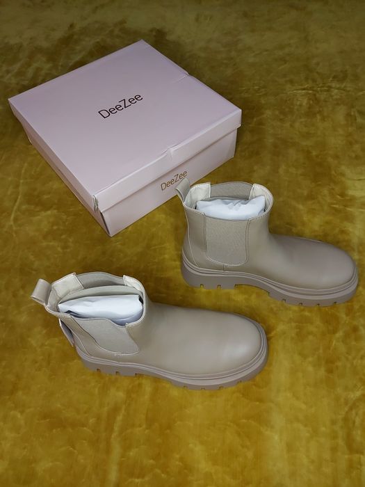 Botine DeeZee
Botine DeeZee