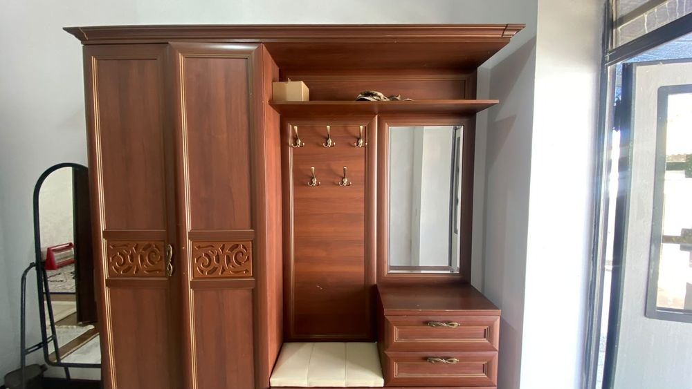 Продается шкаф для прихожей