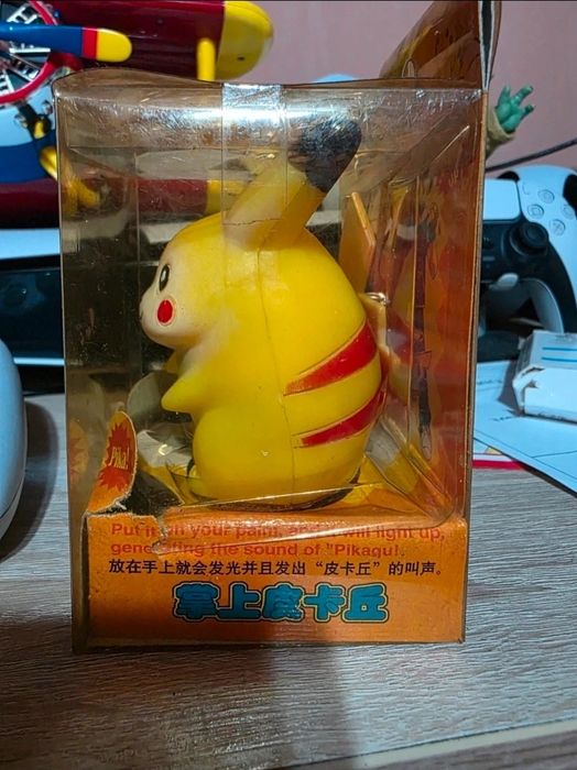 1998 Pokemon electronic Pikachu new nintendo Tomy vintage