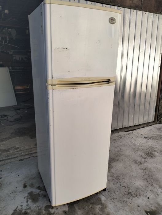 Vând frigider 230l  LG
