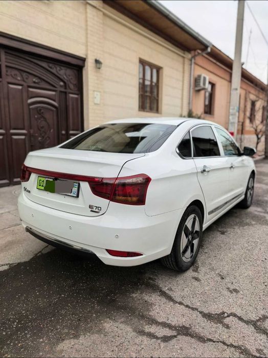 Elektromobil DONGFENG E70