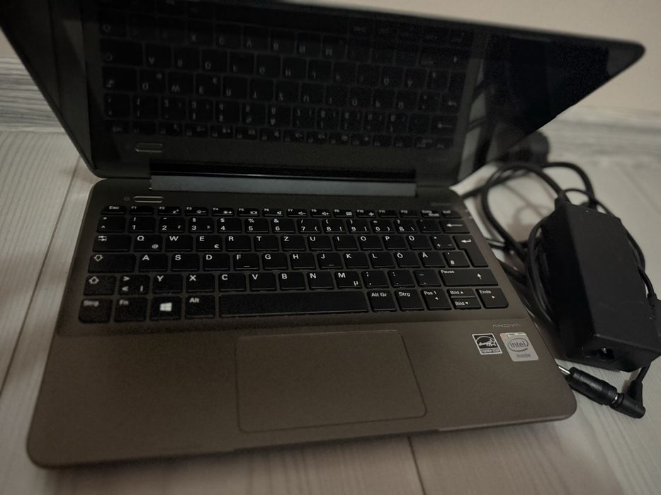 Лаптоп Medion Akoya E1232T-MD99410