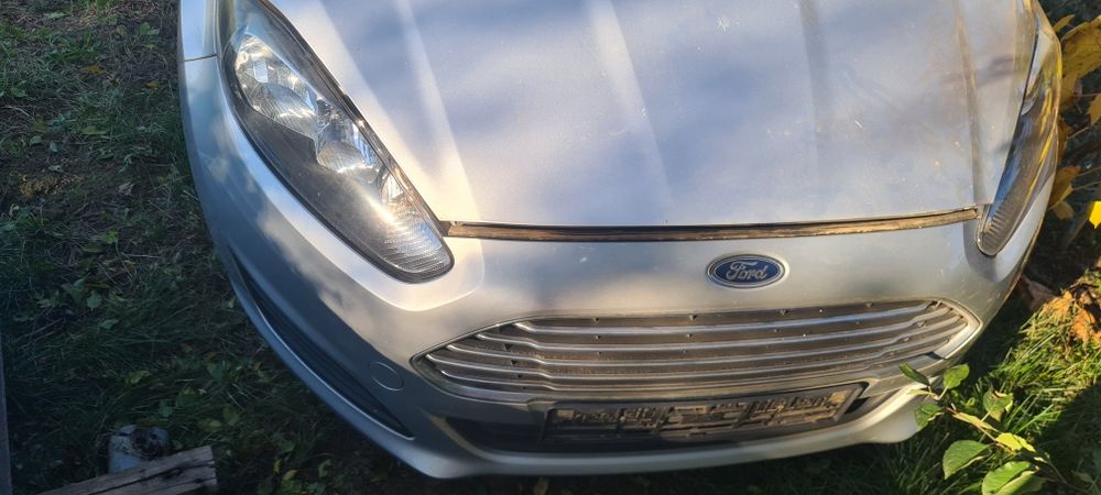 Fata bara capota far ford fiesta 2015