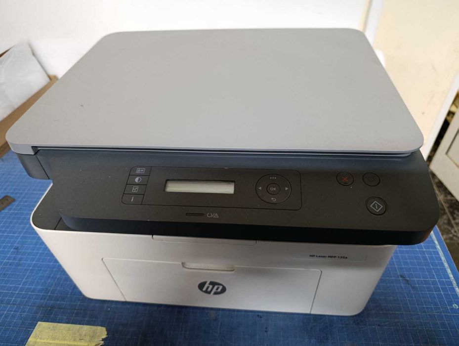 Продавам компютър HP, принтер HP и монитори