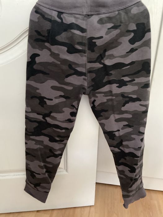 Штаны Gap с военным принтом