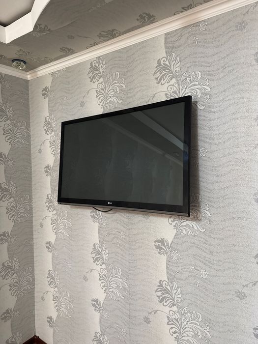 Телевизор LG 43  сантиметров, в хорошем состоянии