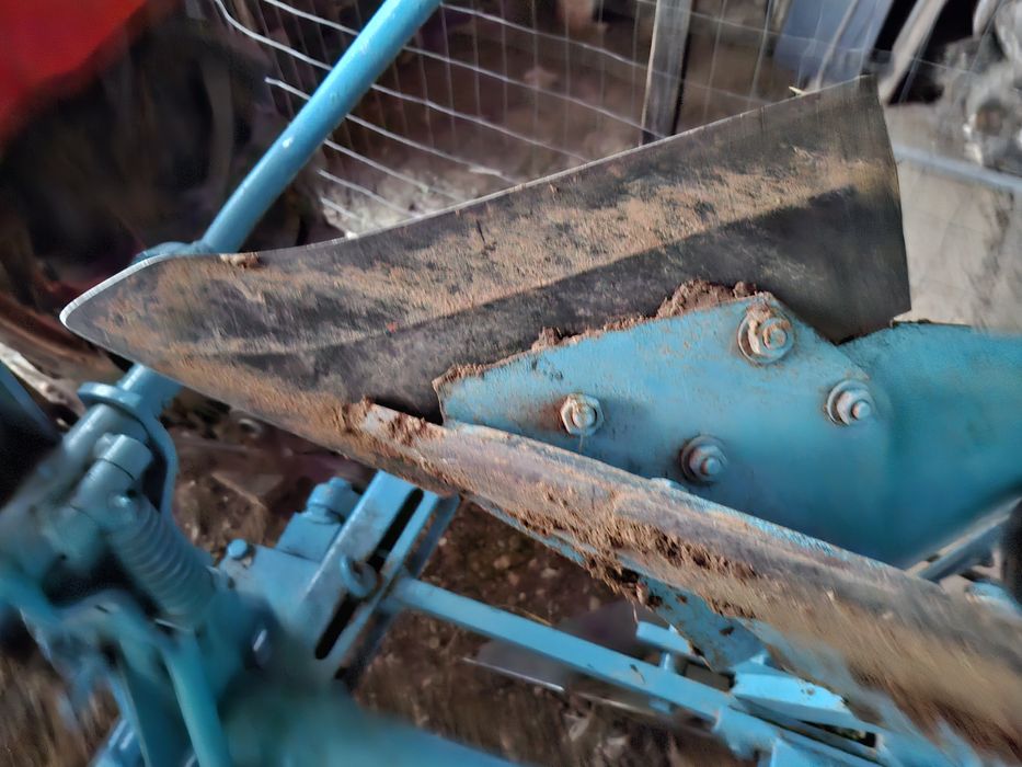 Vând plug lemken