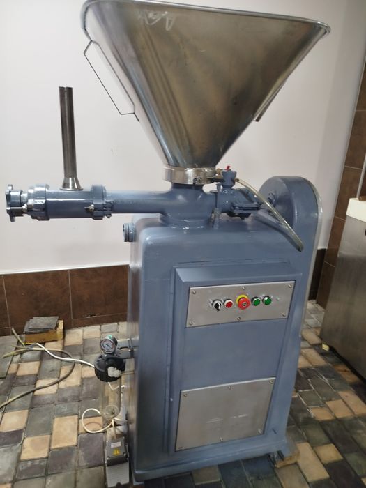 Колбасное оборудование шприц колбасный ИДЕАЛ  2х шнековый вакуумный