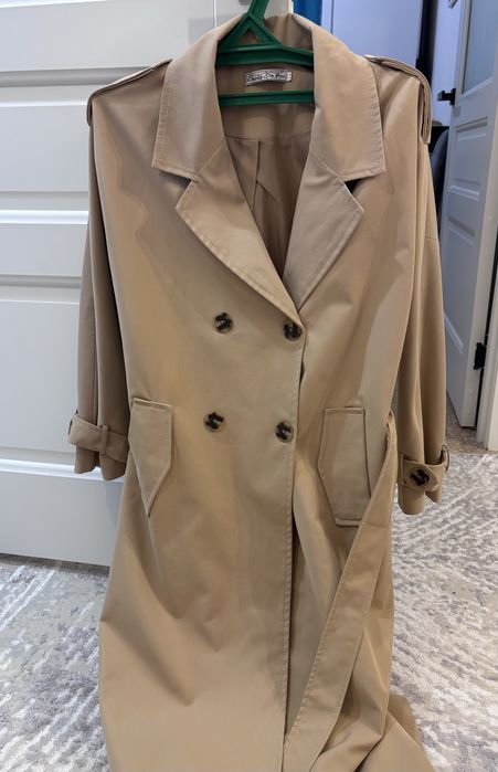 В продаже тренч