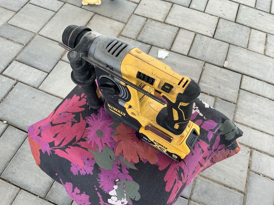 Vind dewalt  2024 DCH273 cu acum 5 ah