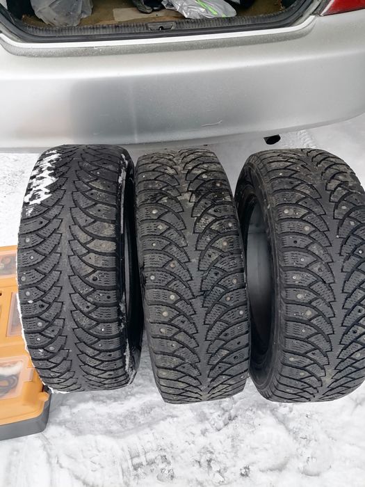 Продам зимнюю резину.
