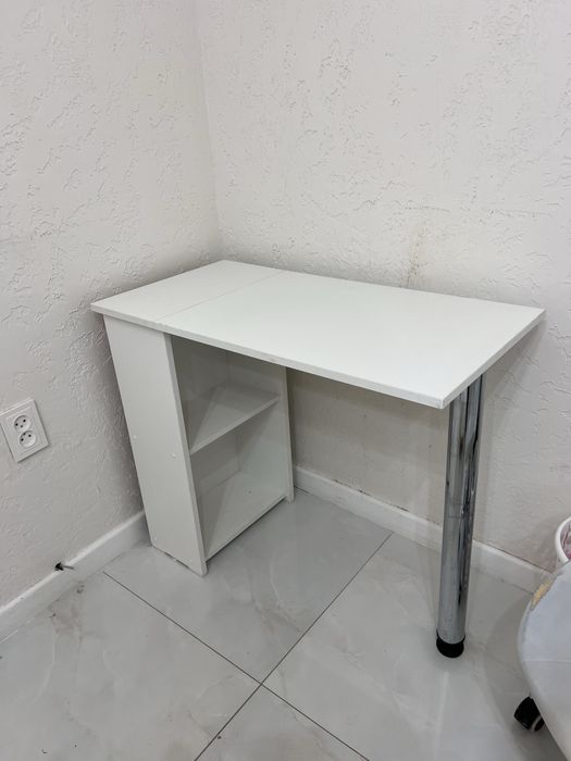 Стол маникюрный