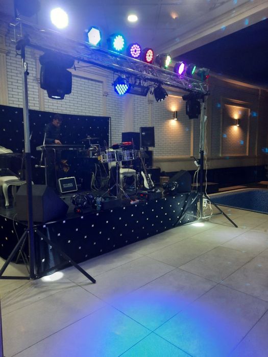 Kalonka sahna svetamuzika ekran sharik mishka afarmleniya ferverk dim