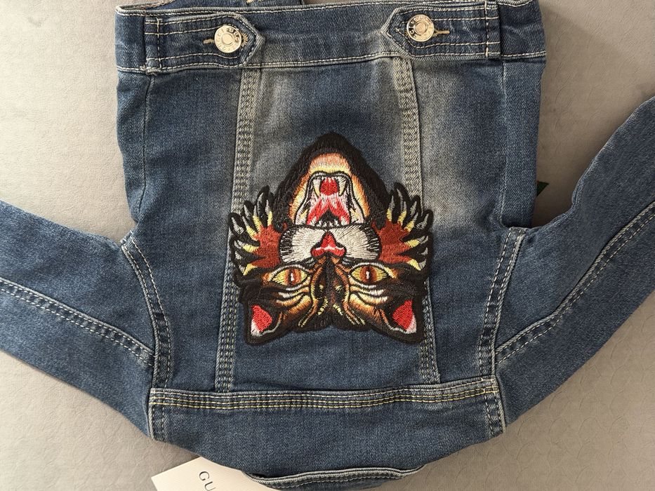 Продам новый костюм для девочки