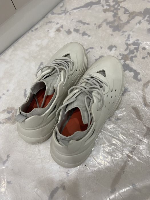 Zara-ның ақ түсті chunky sneaker (қалың табанды кроссовка)