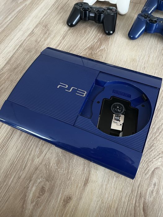 PlayStation 3 Super Slim 500GB – комплект с 4 оригинални джойстика и 5 игри