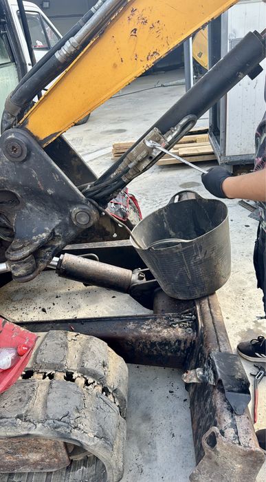 Service excavatoare / cilindrii hidraulici / sudare brat excavator