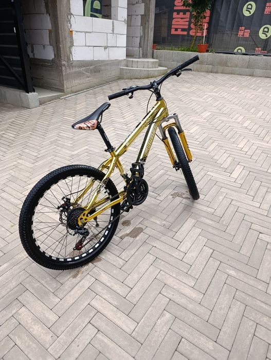 Bicicleta Fulger de MTB cu suspensie pe fata