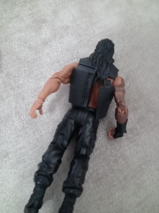 Фигурка романа рейнса