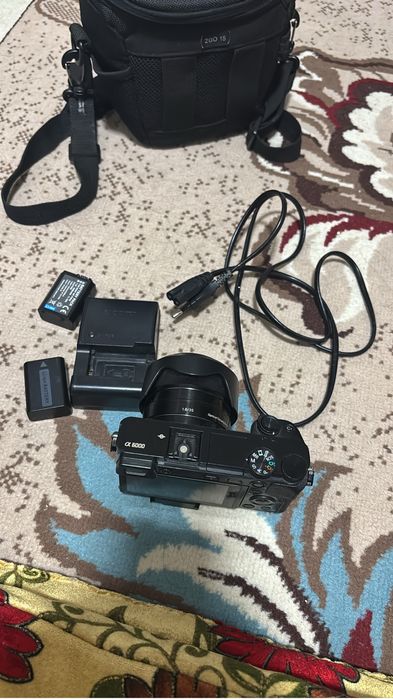 sony a6000 + объектив 35мм или 50мм