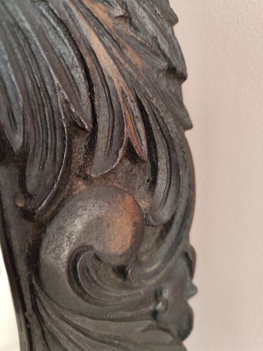 Овално огледало с дърворезба