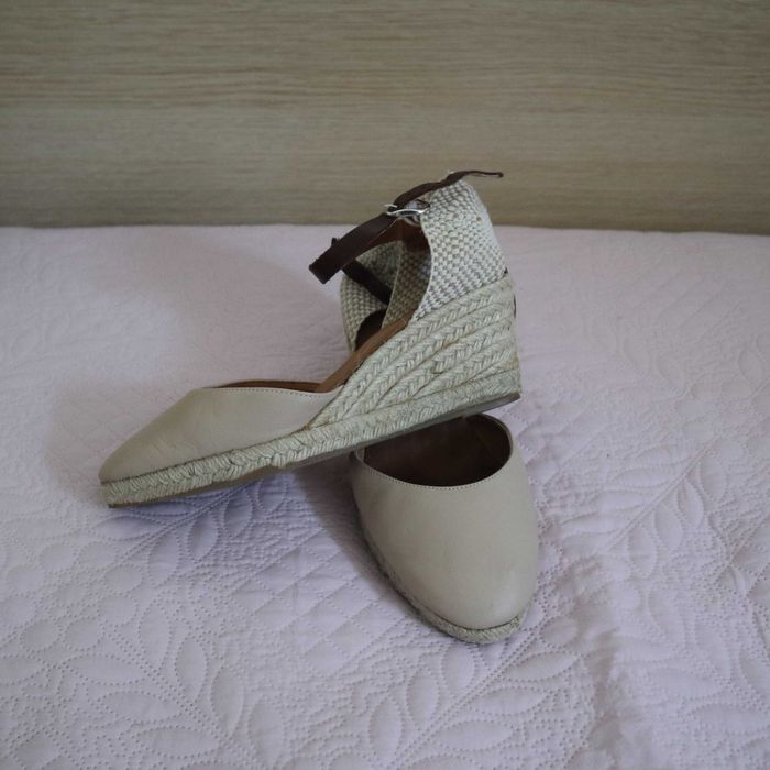 Летни сандали с широк ток и обувки с платформа