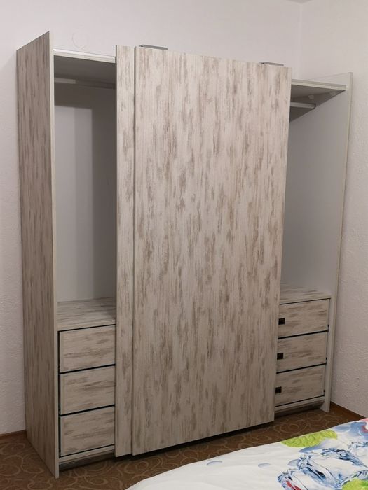 Гардероб с плъзгащи врати