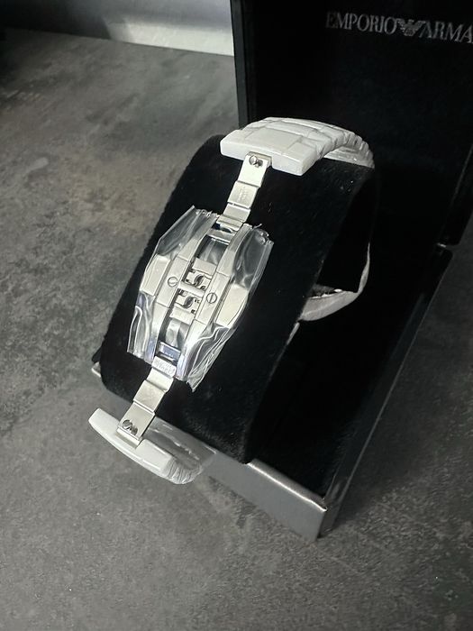 часовник Emporio Armani Ceramica