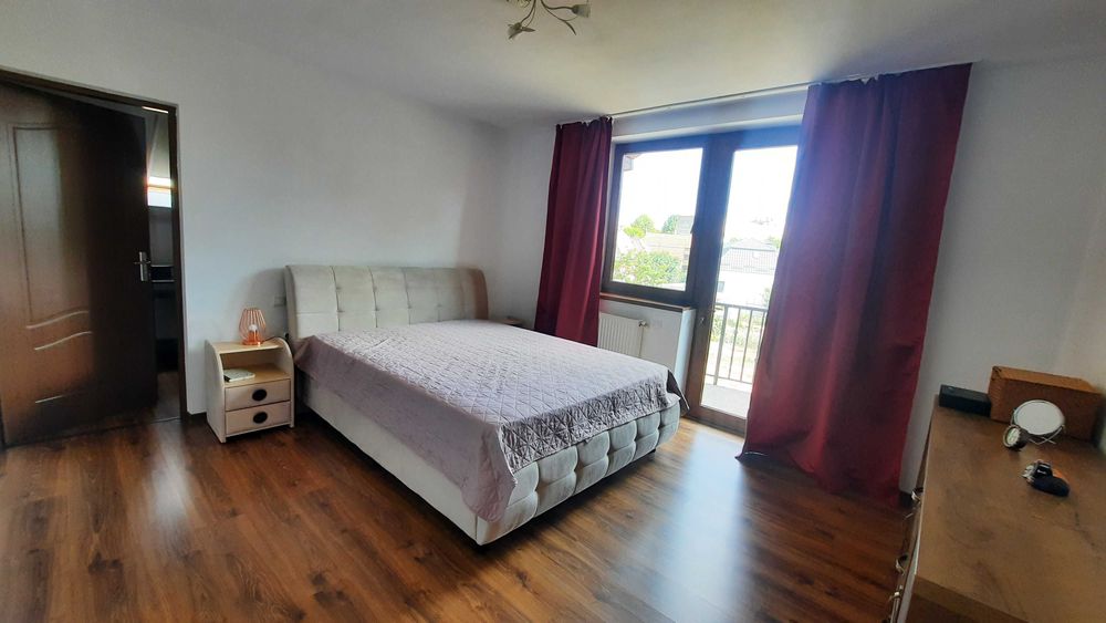 Casă spațioasă, teren intravilan 1514 mp, zonă centrală și liniștită