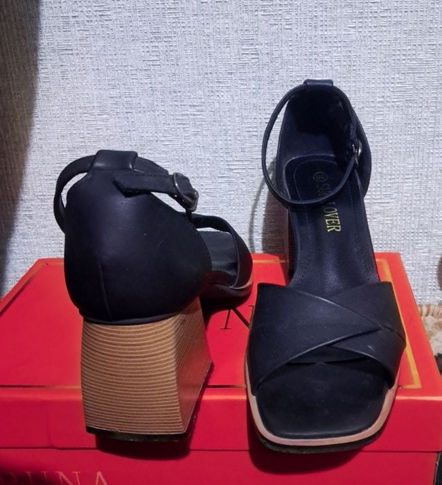 Ayollar uchun ochiq tufli 36 razmer, qulay