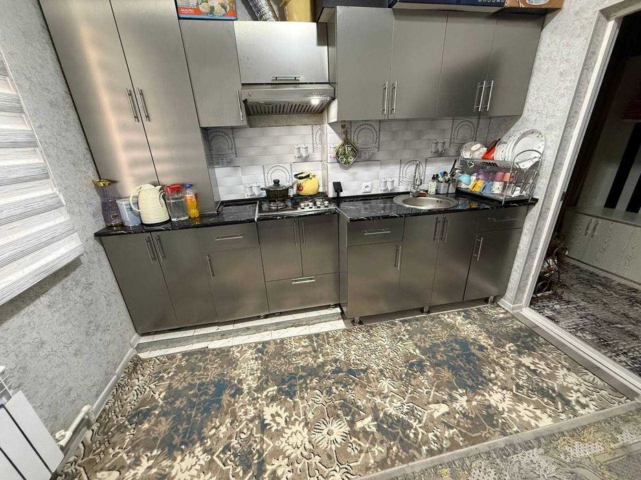 Karimbek restorani yonida 3 xonali uy