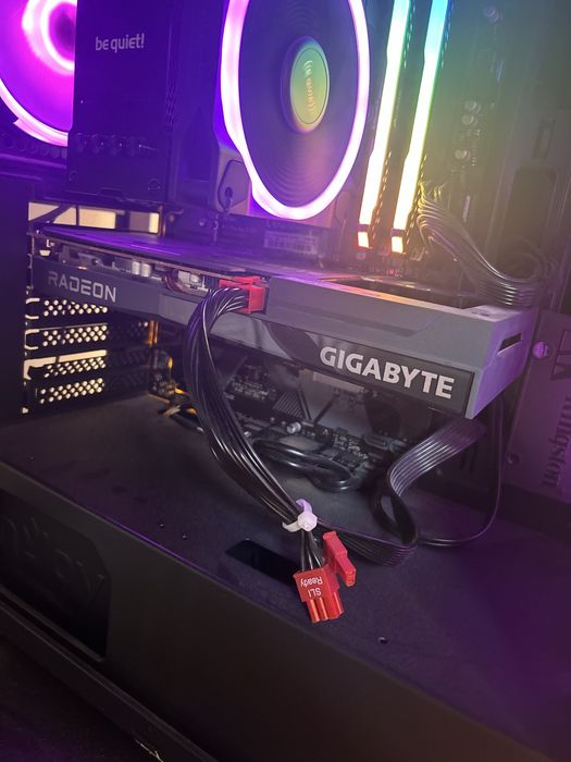 Placă video Gigabyte Radeon RX 6600 EAGLE 8GB GDDR6 – stare foarte bună
