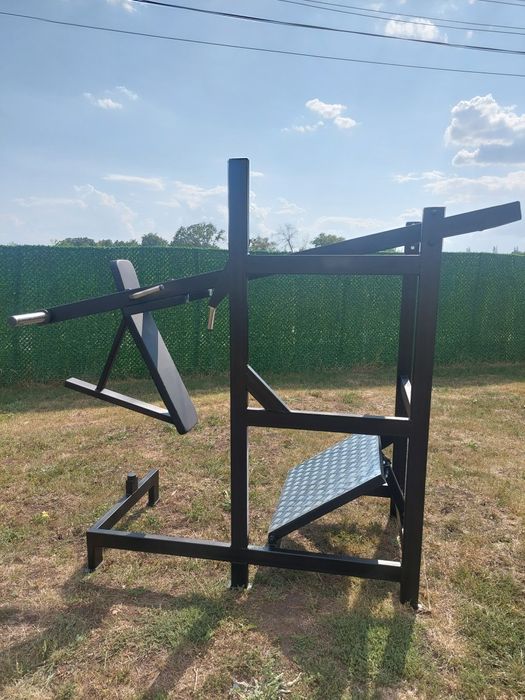 Фитнес уред за крака / pendulum squat  / хакен клек , лег преса