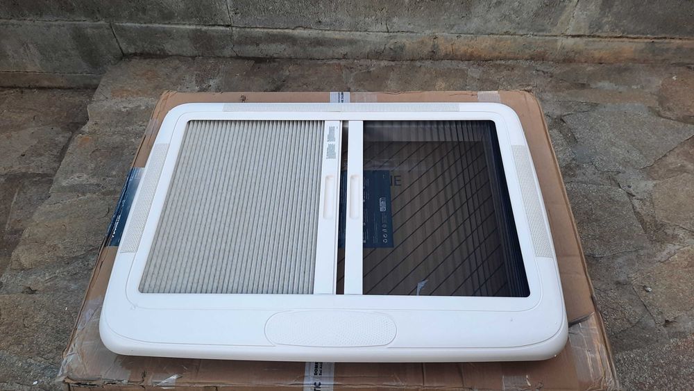 Вентилационен, покривен люк / капандура DOMETIC