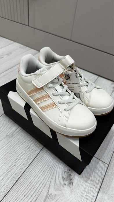 Кроссовки adidas