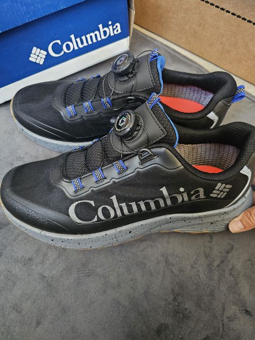 Маратонки Columbia 44 номер и няколко камуфлажни дрехи