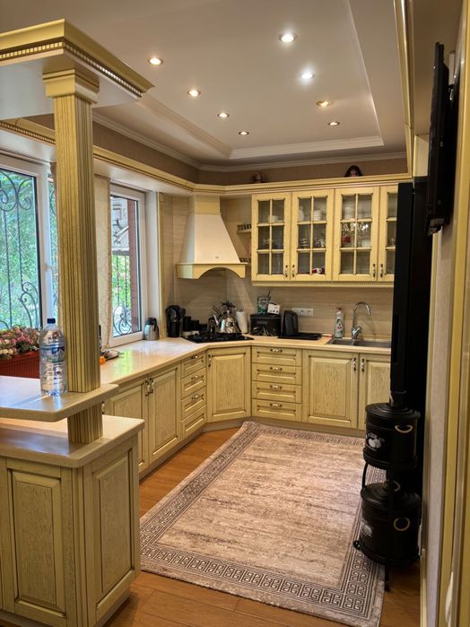 3х комнатная возле метро Космонавты