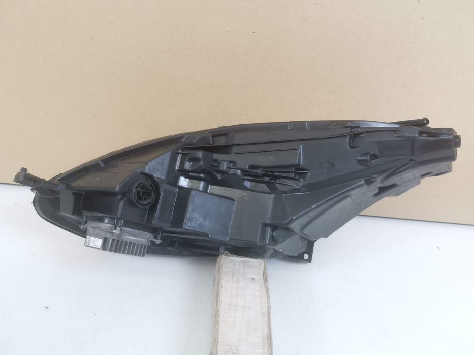 Тесла Модел 3 / Tesla Model 3 Дясна фара Full Led. Оригинална. В добро
