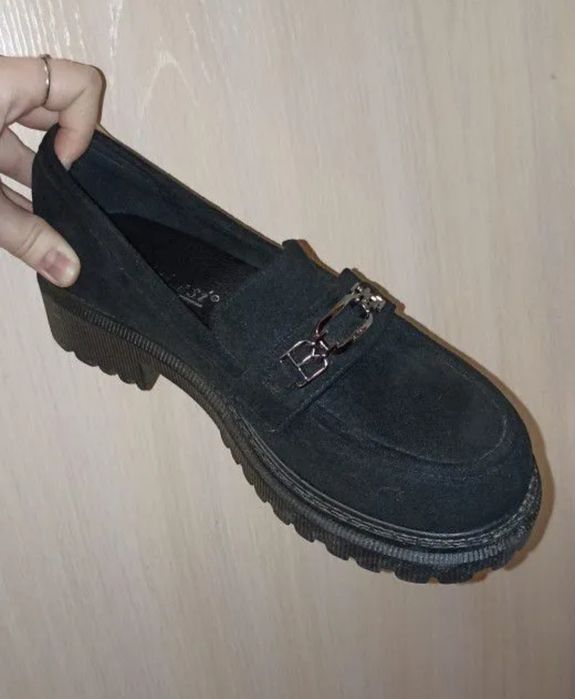 Продаю новые лоферы женские