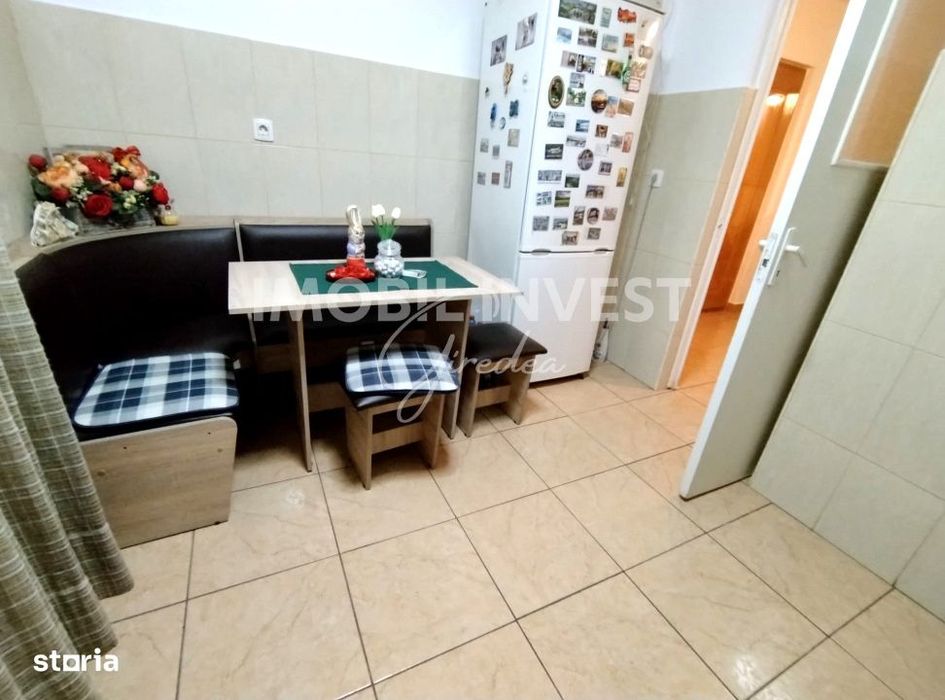 Apartament decomandat 3 camere, 2 bai, balcon inchis, Cetate