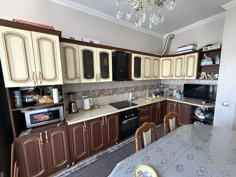 Продаётся большой кухонный гарнитур.